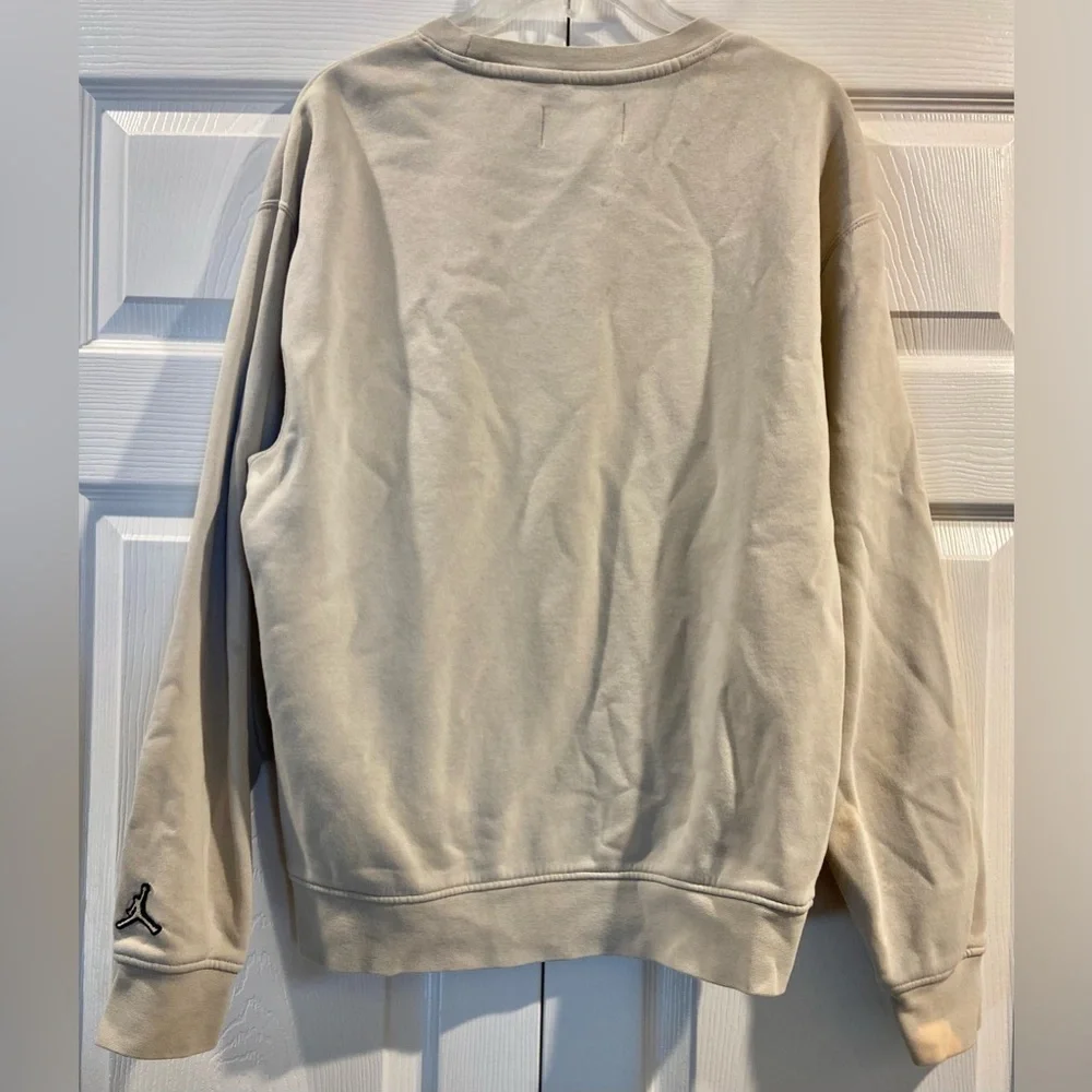 Nike Jordan Essential Holiday Mens DV1574-091 Sweatshirt Gray Size Medium -